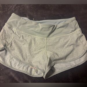 Lulu Lemon Size 4 Hotty Hot shorts